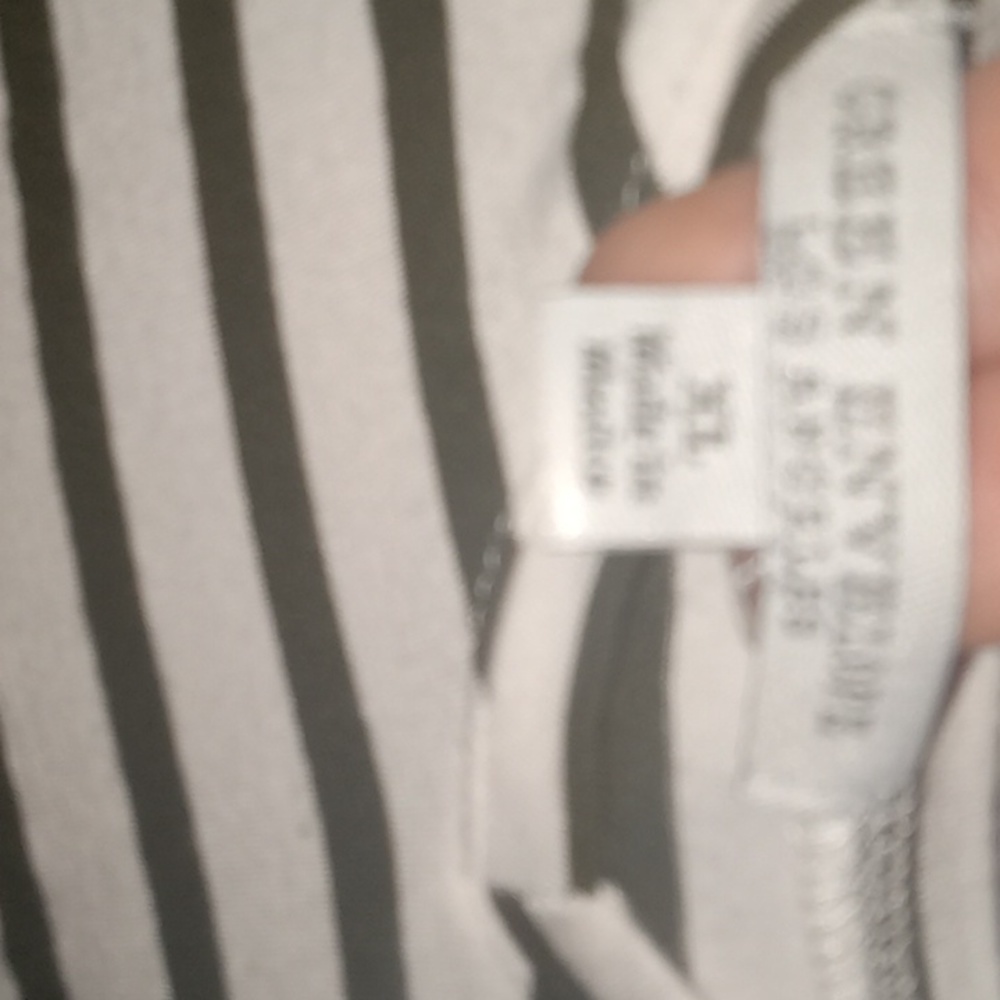 Shirt - Picture 3 of 4